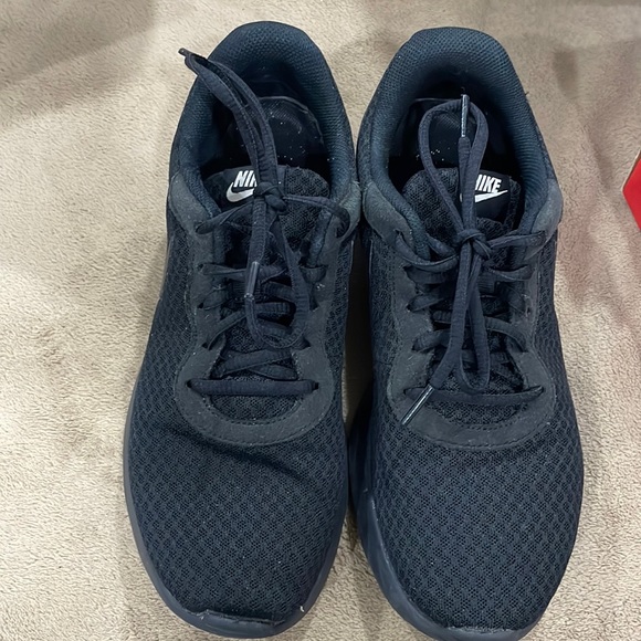 Black Nike women’s tanjun - size 10 - Picture 2 of 5